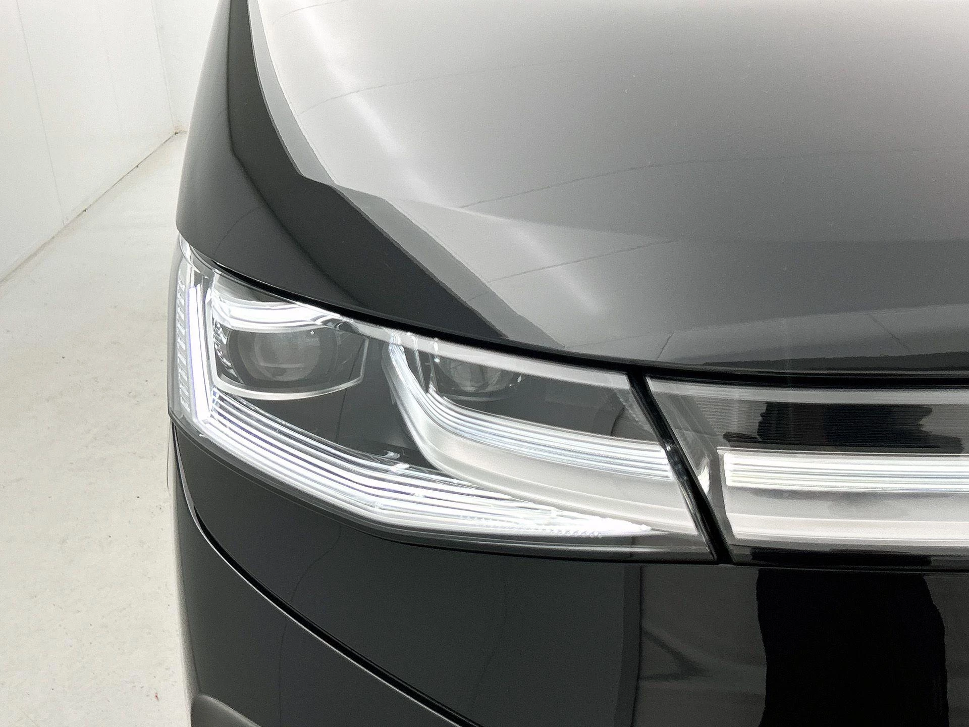 Volkswagen-Multivan-image-15