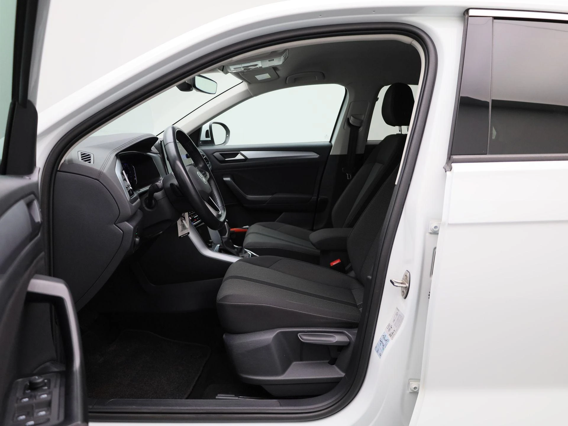 Volkswagen-T-Roc-image-8
