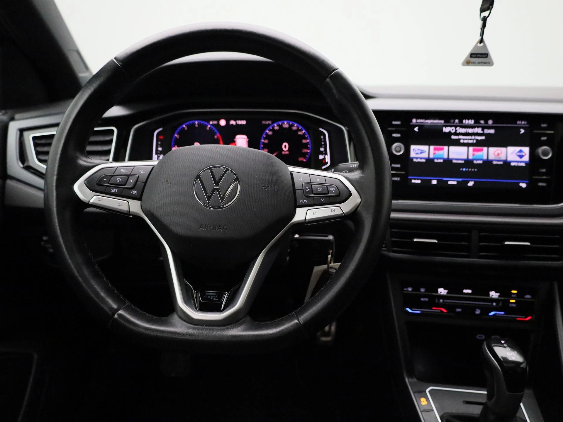 Volkswagen-Polo-image-6