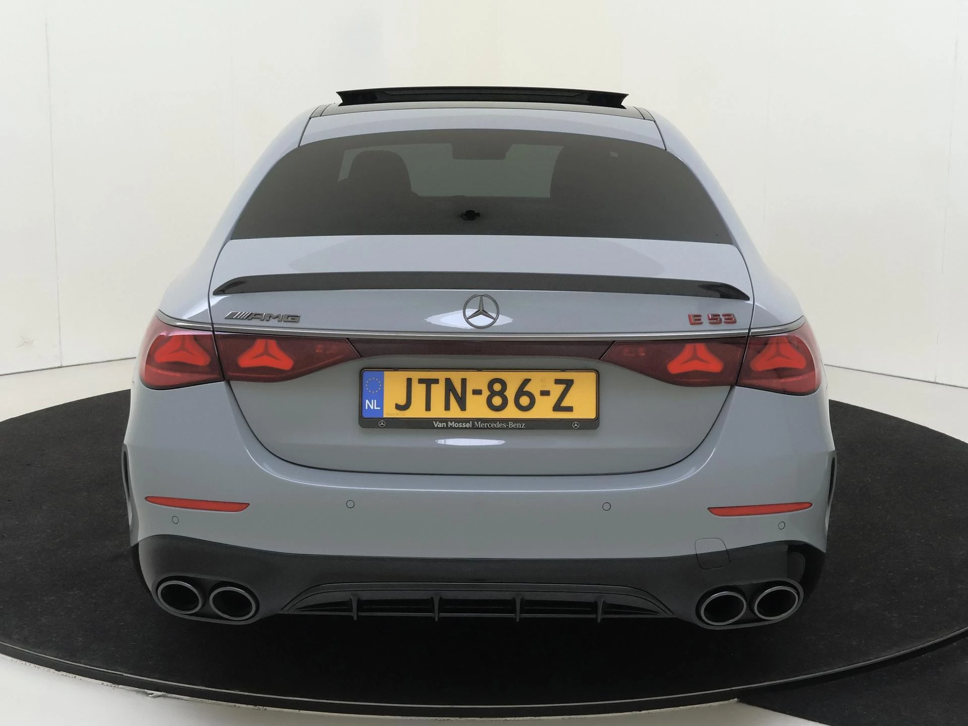 Mercedes-Benz-E-Klasse-image-6