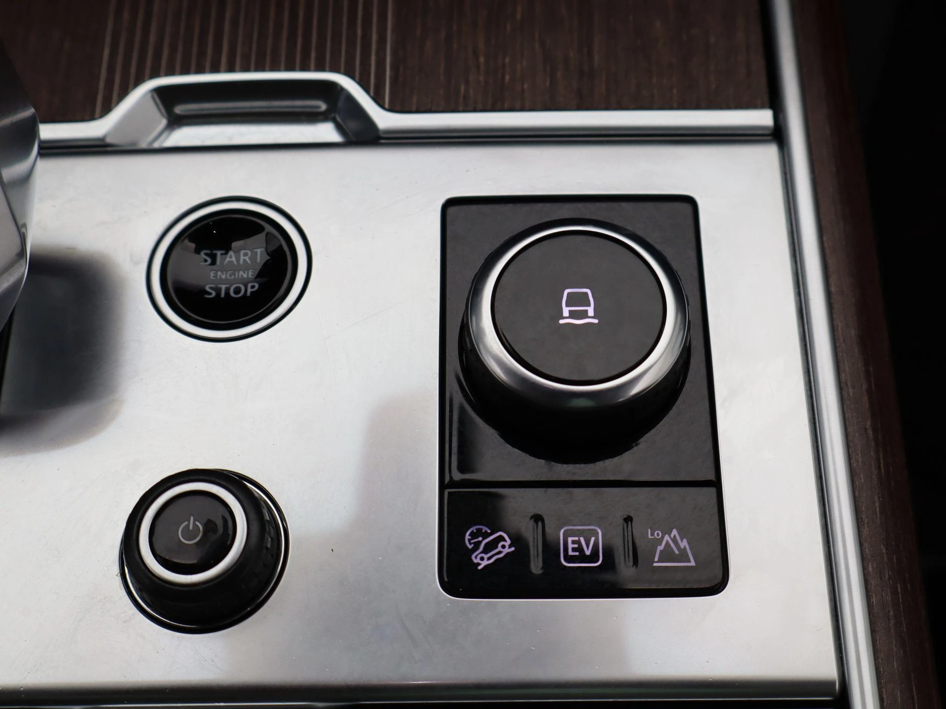 Land Rover-Range Rover-image-14