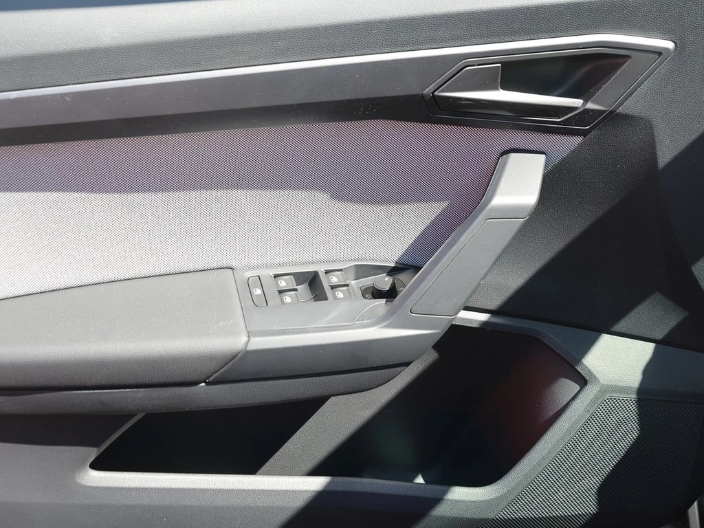 SEAT-Arona-image-14