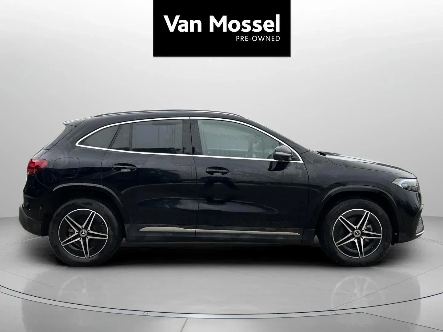 Mercedes-Benz-EQA-image-3