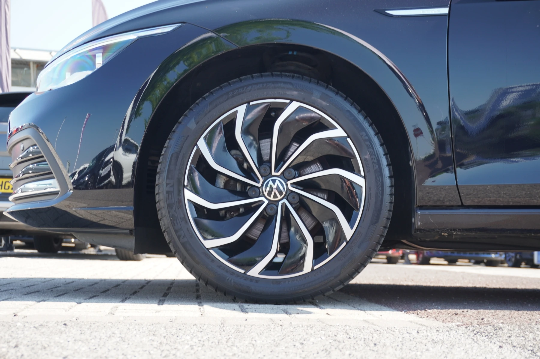 Volkswagen-Golf-image-4