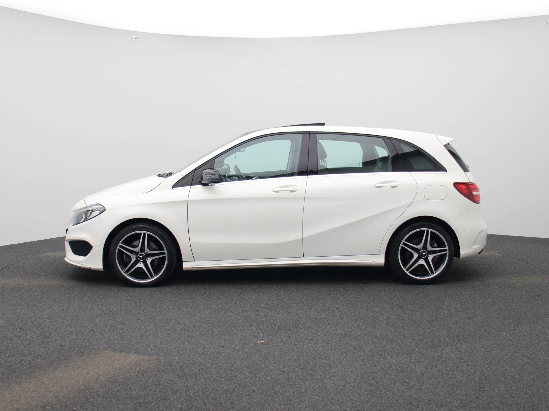 Mercedes-Benz-B-Klasse-image-3