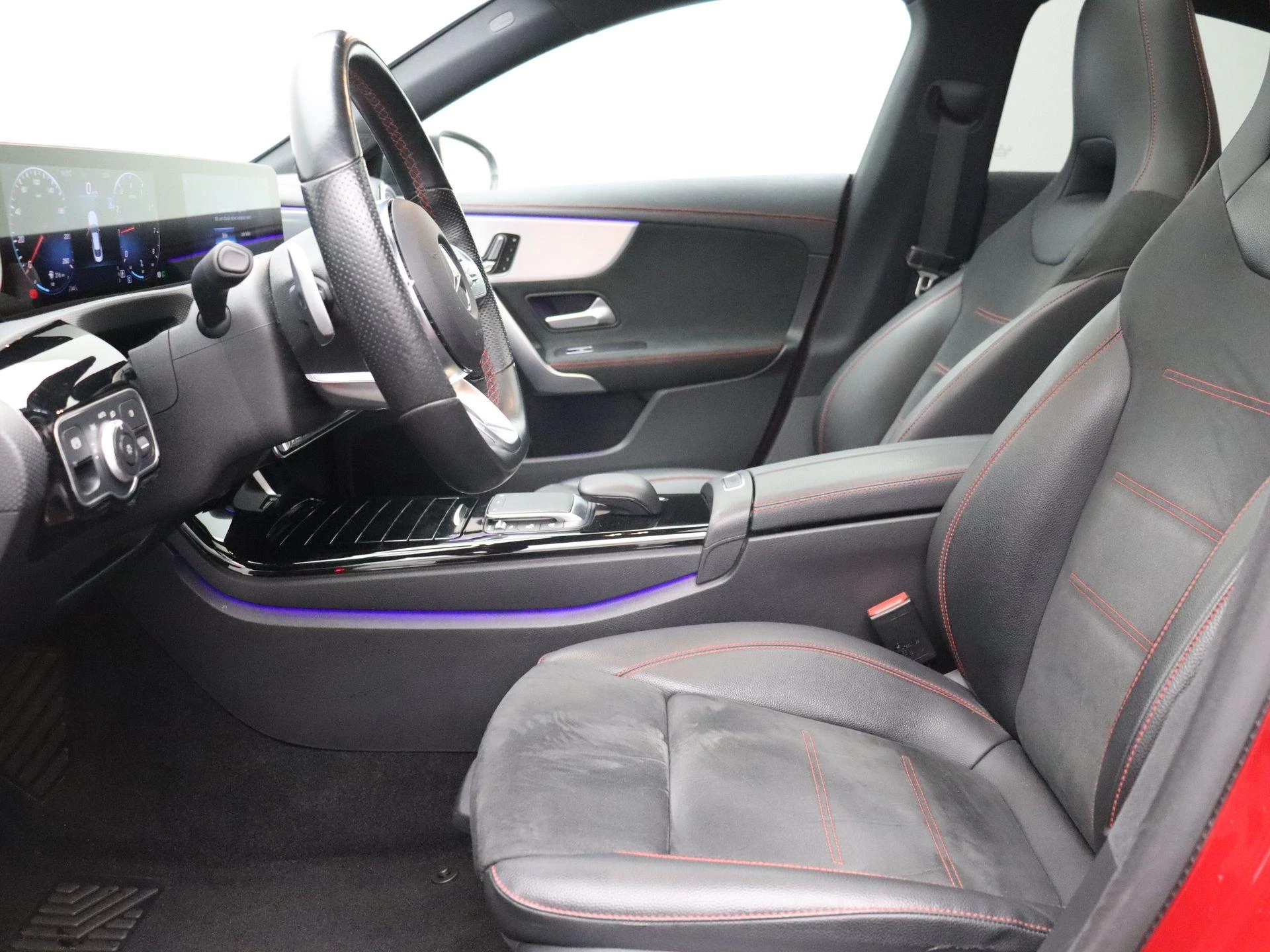 Mercedes-Benz CLA 200 AMG Line Coupé + PANORAMISCH DAK + MULTIBEAM LED +