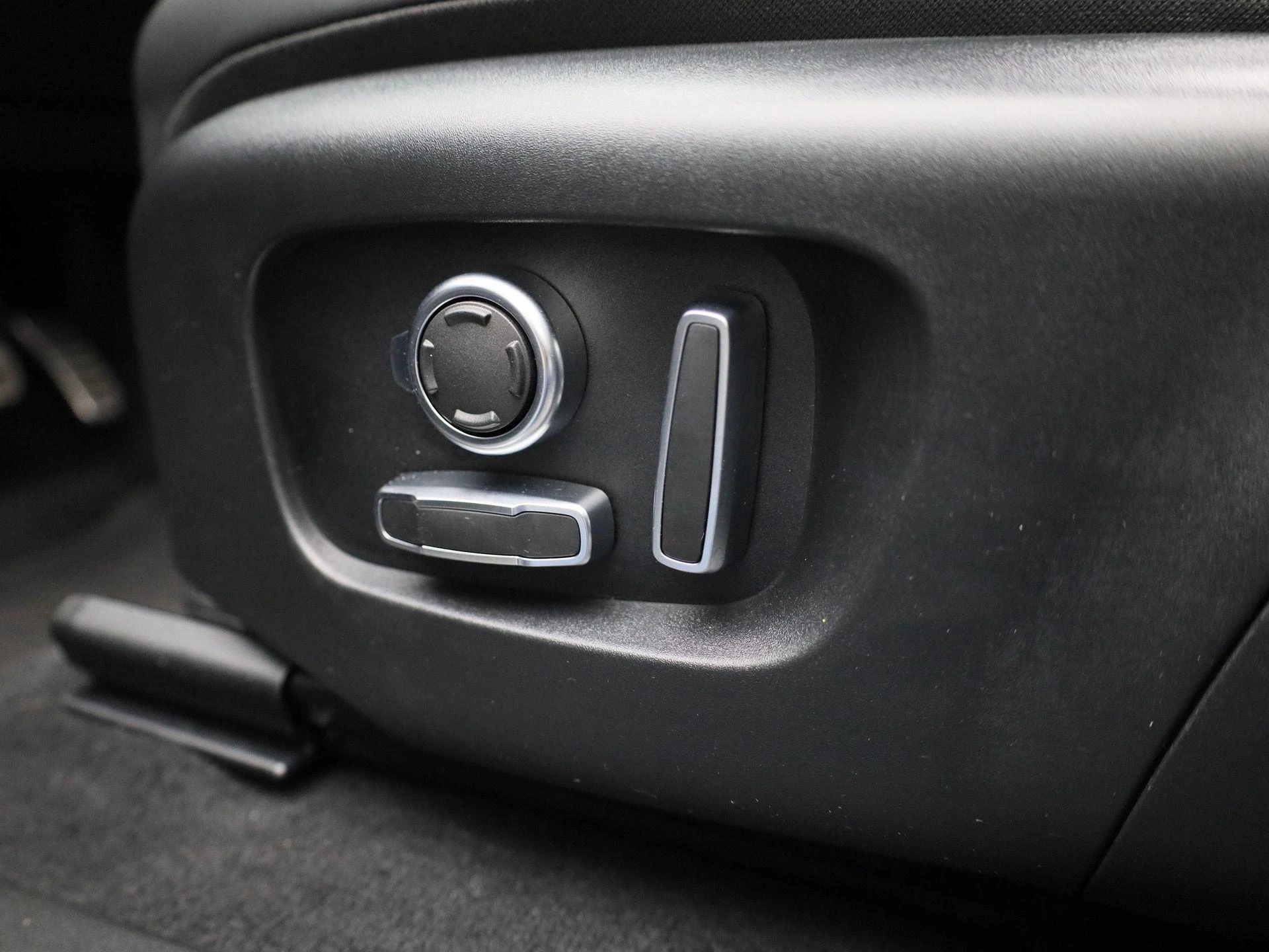 Land Rover-Range Rover Evoque-image-34
