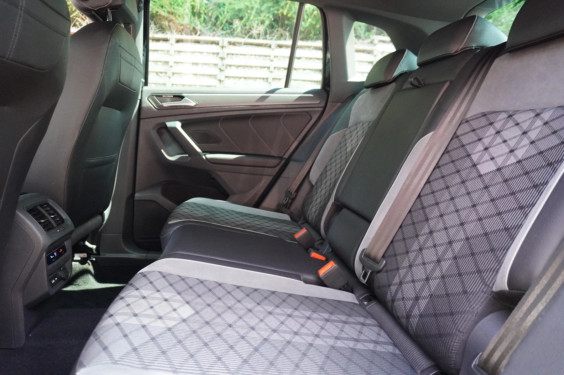Volkswagen-Tiguan-image-10