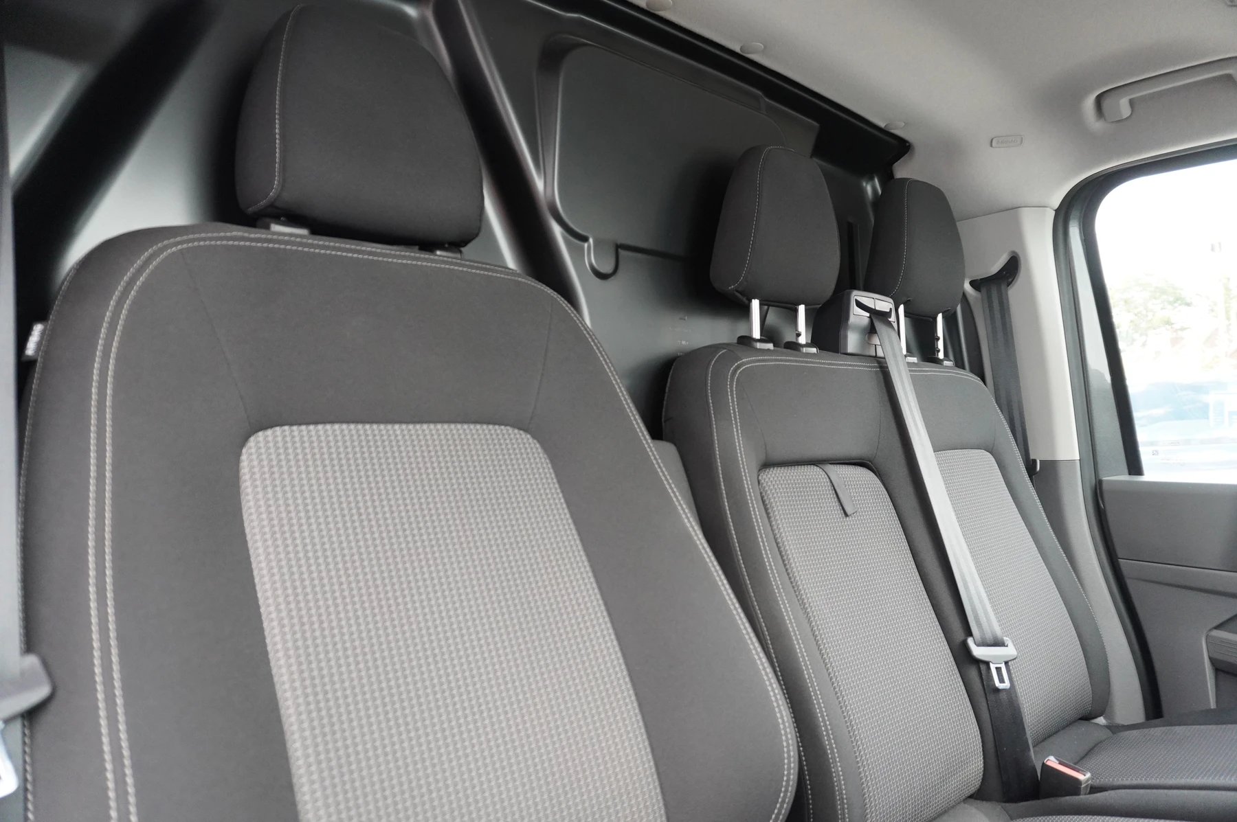 Volkswagen-Transporter-image-51