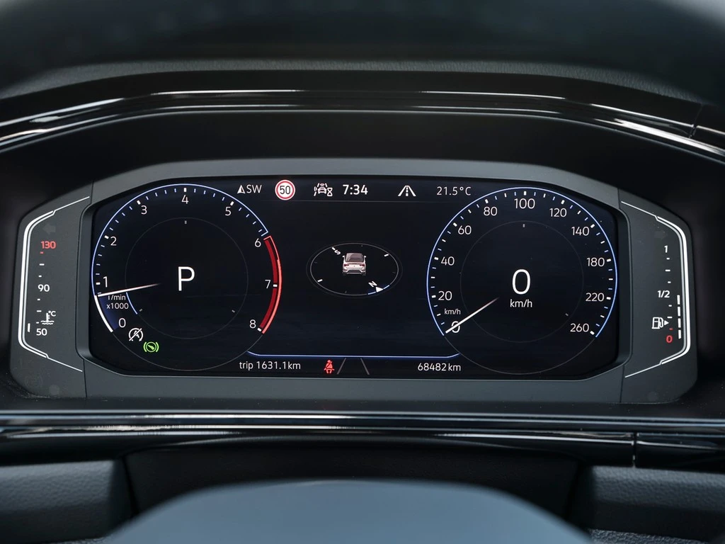 Volkswagen-T-Roc-image-12