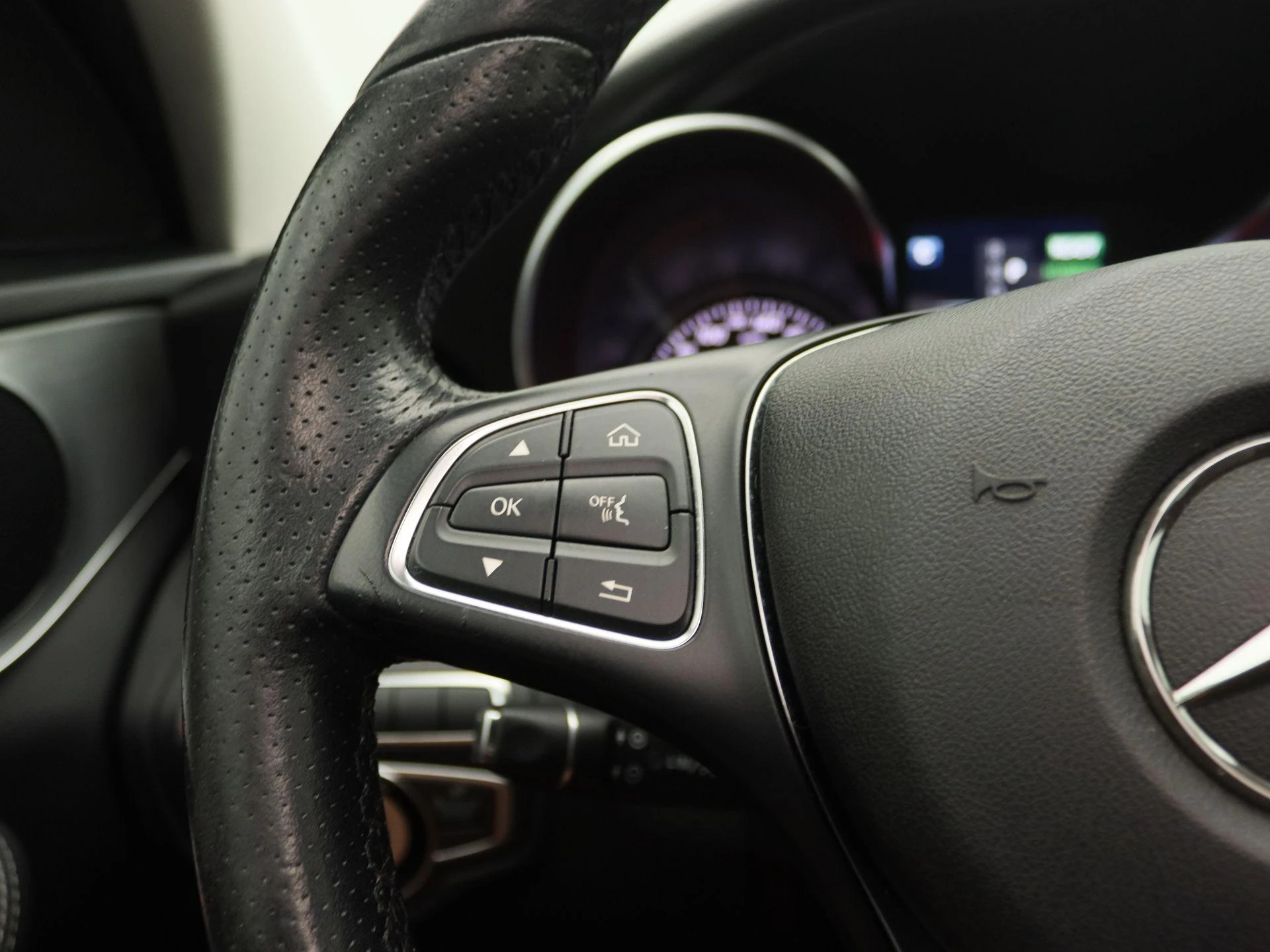 Mercedes-Benz-C-Klasse-image-18