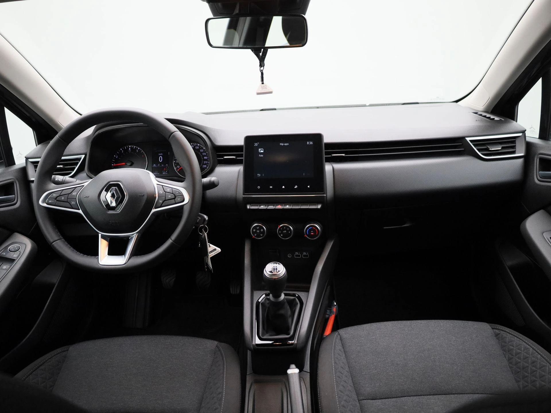 Renault-Clio-image-32