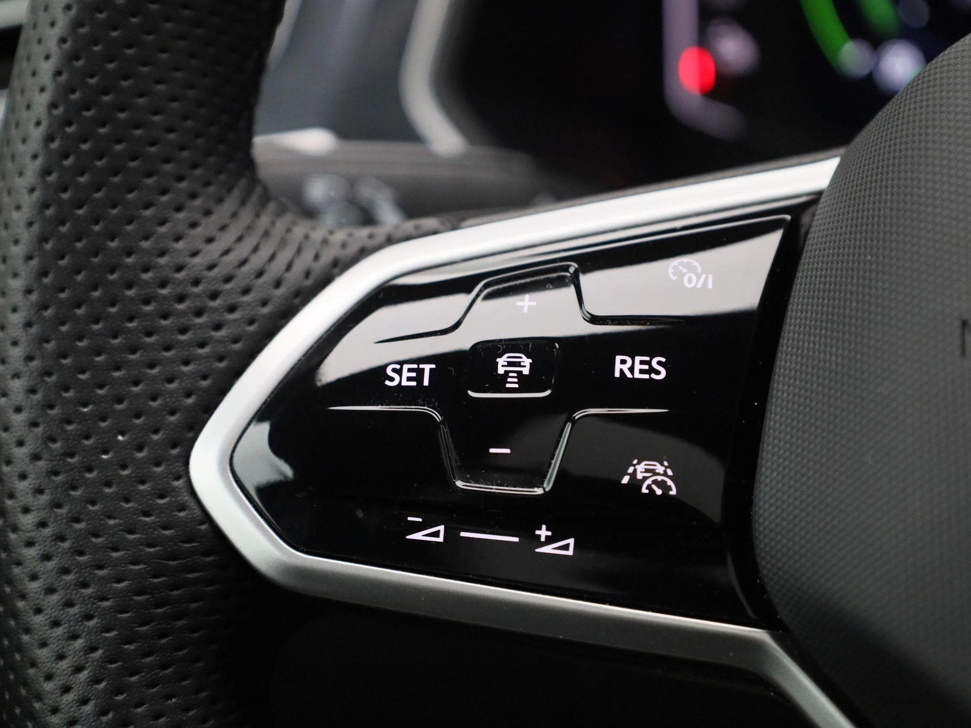 Volkswagen-Tiguan-image-18