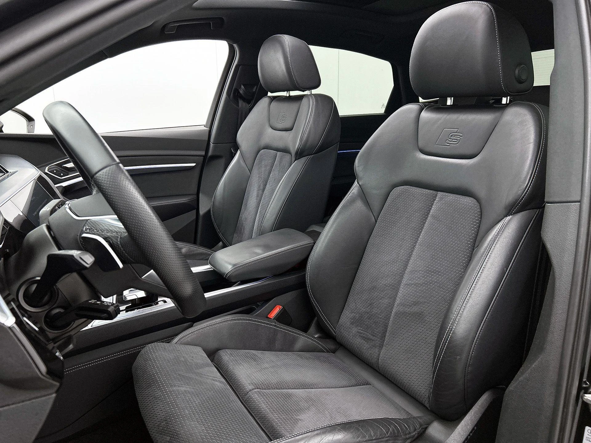 Audi-Q8 Sportback e-tron-image-35