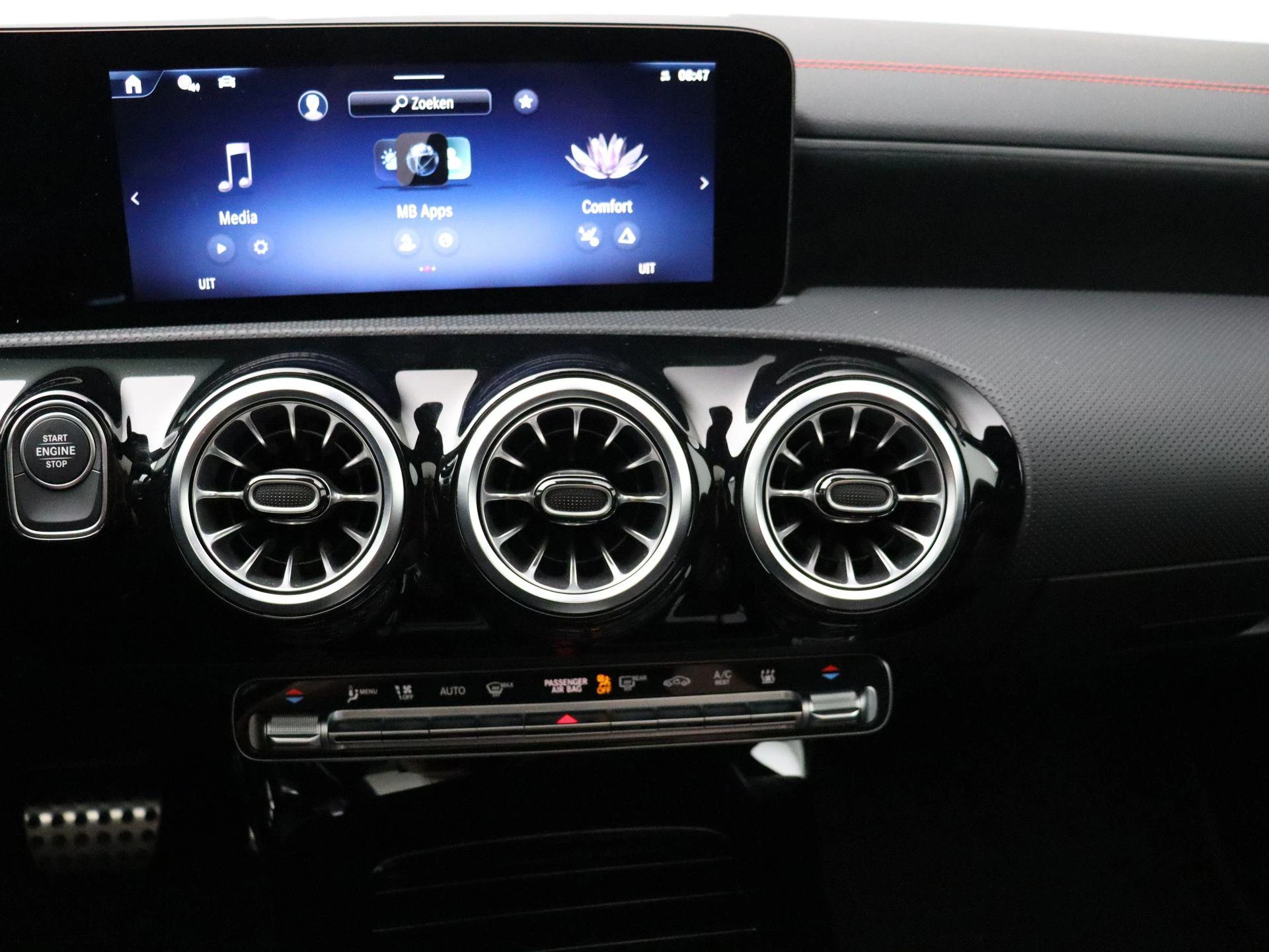 Mercedes-Benz-CLA-image-21