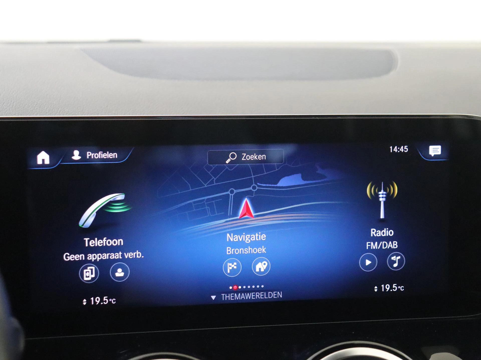 Mercedes-Benz-GLA-image-16