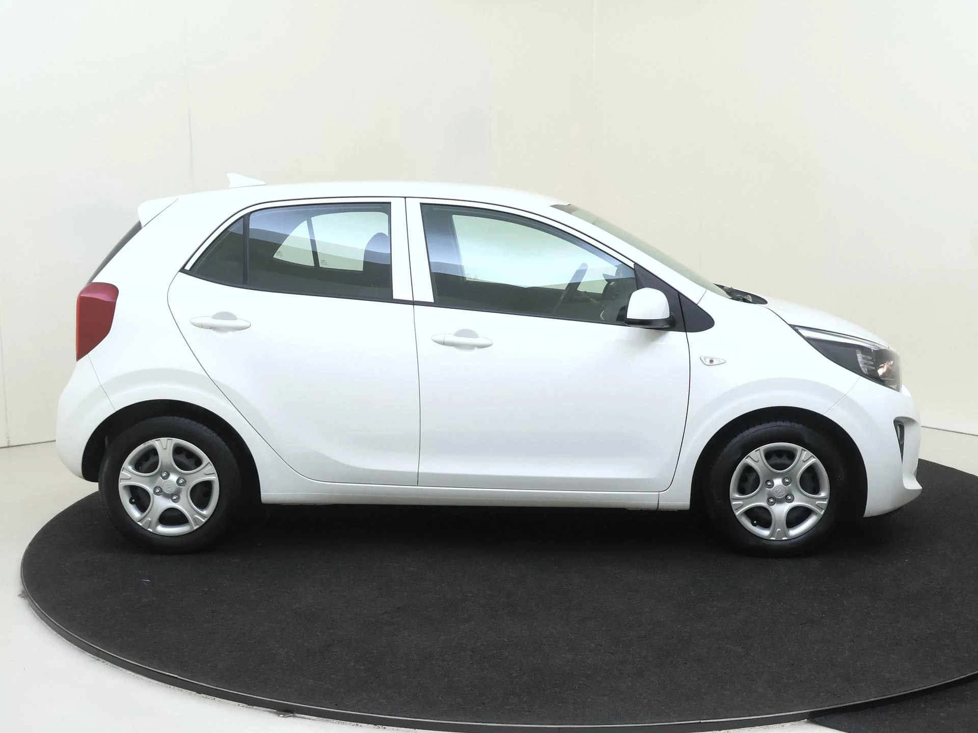 Kia-Picanto-image-8