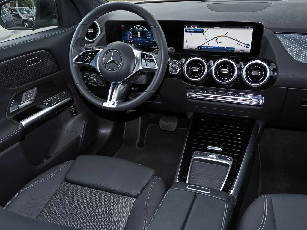 Mercedes-Benz-GLA 200 d-image-9