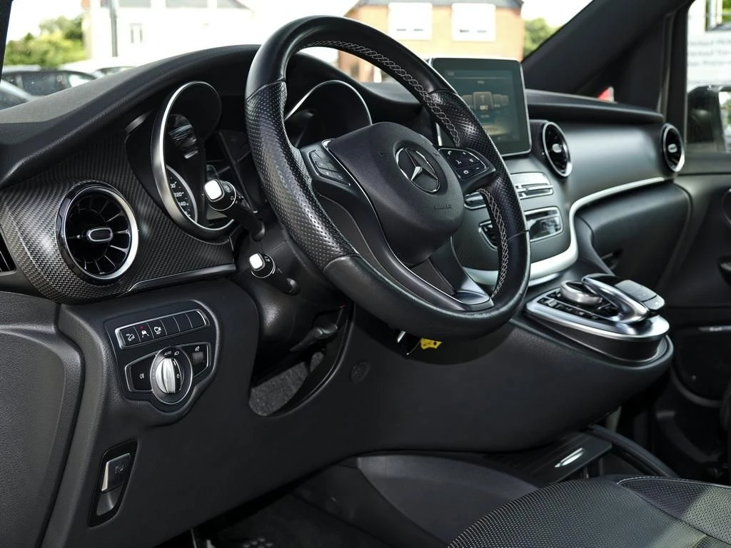 Mercedes-Benz-V-Klasse 300-image-8