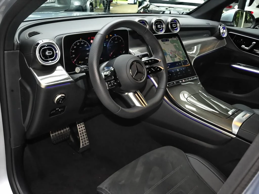 Mercedes-Benz-GLC 300 d-image-7