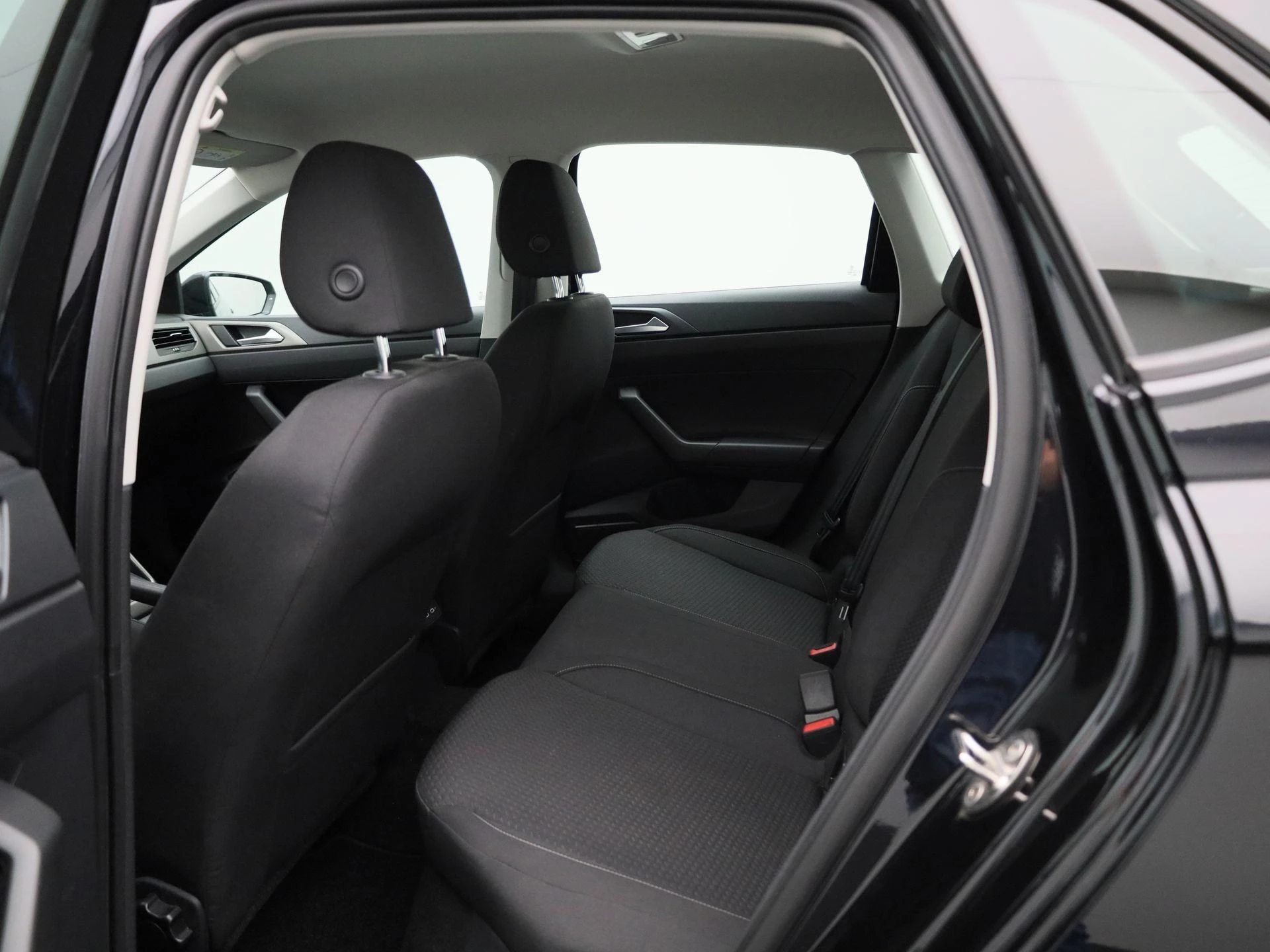 Volkswagen-Polo-image-9