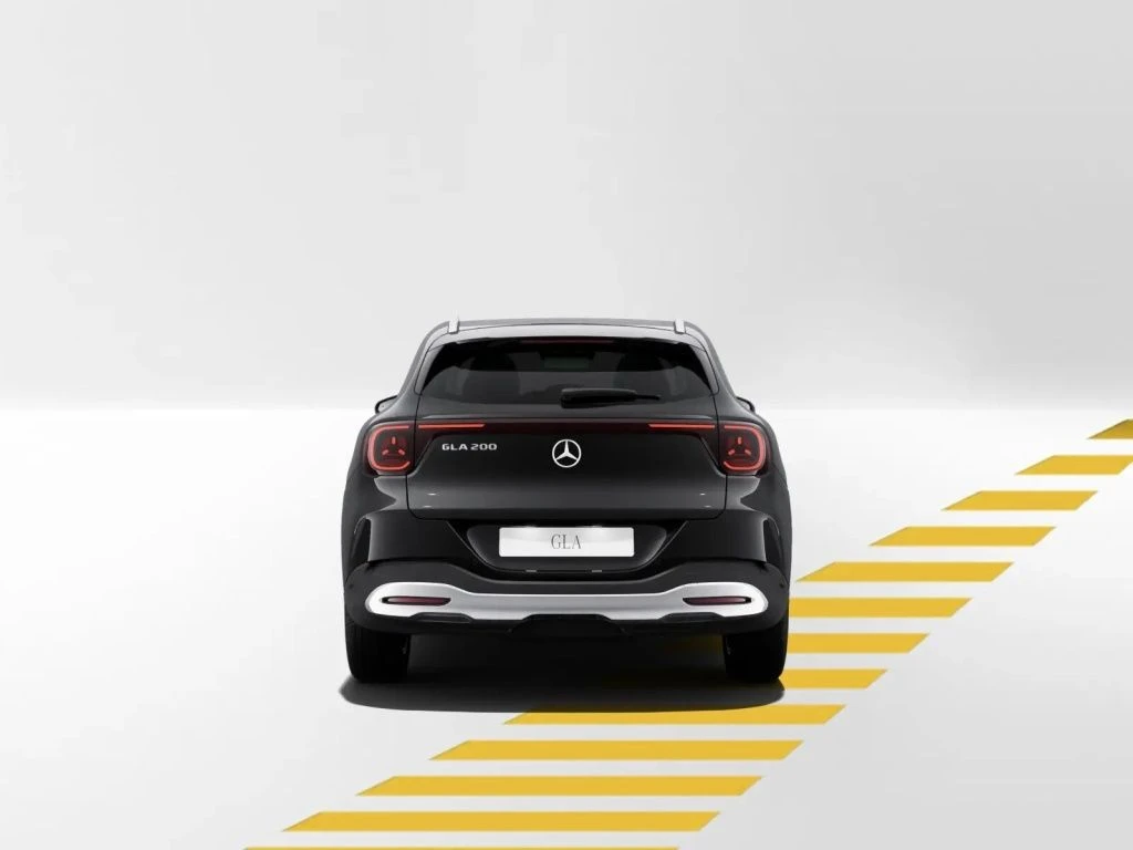 Mercedes-Benz-GLA 200-image-4