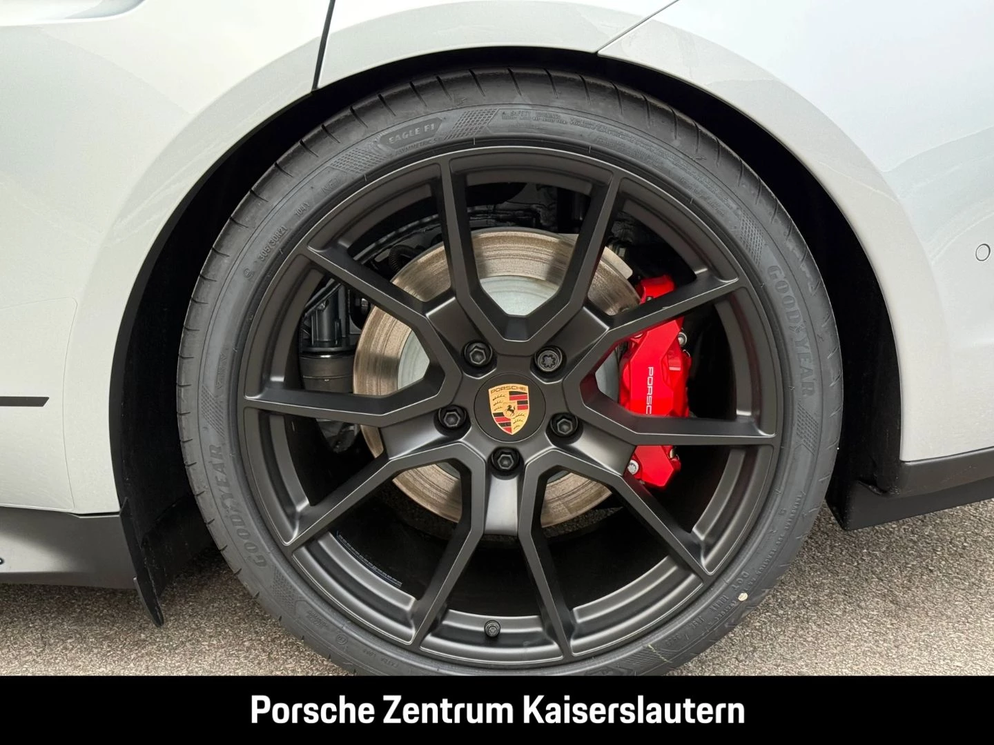 Porsche Taycan GTS Sport Turismo HA-Lenkung Active-Ride gts
