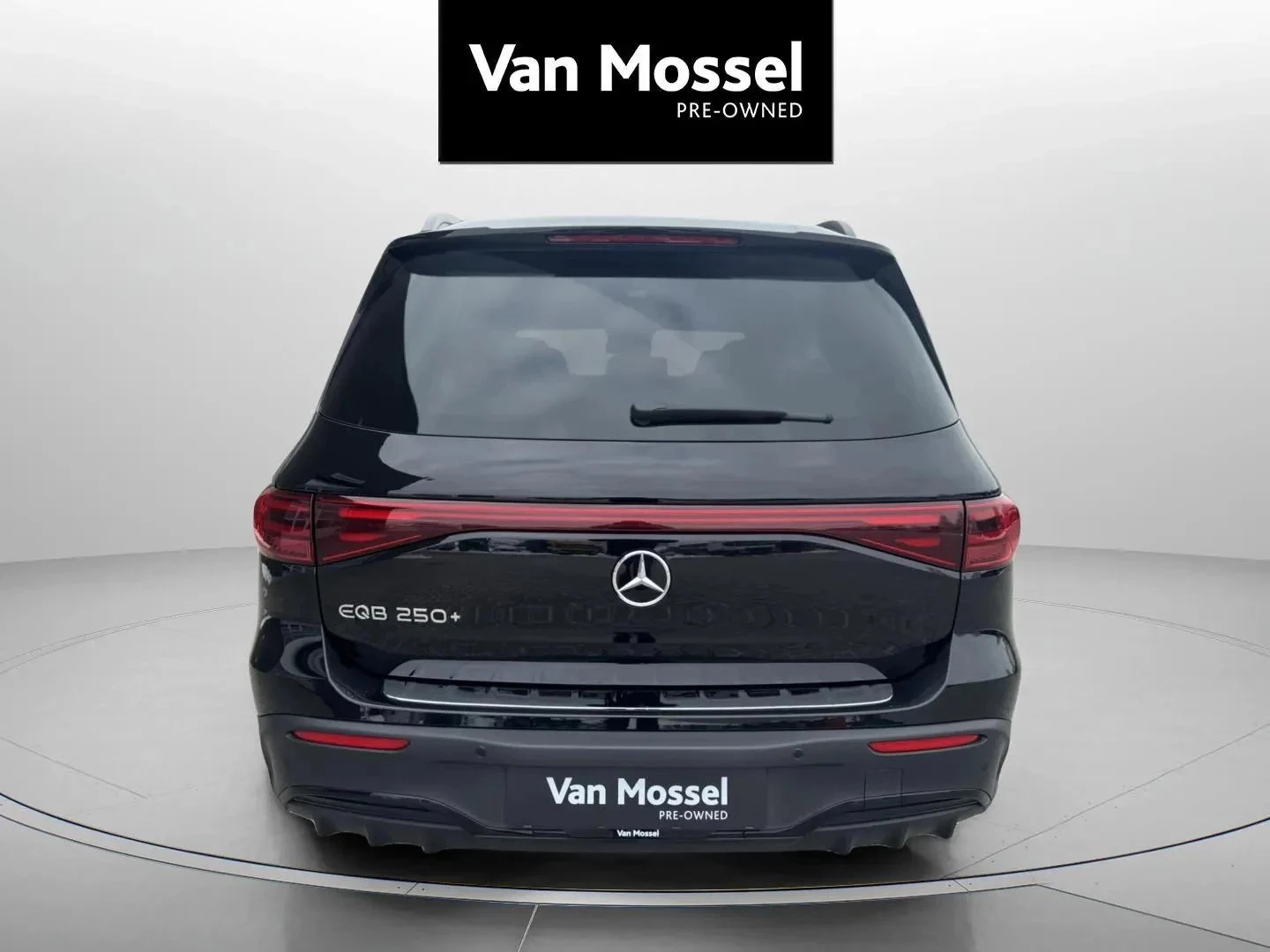 Mercedes-Benz-EQB-image-5