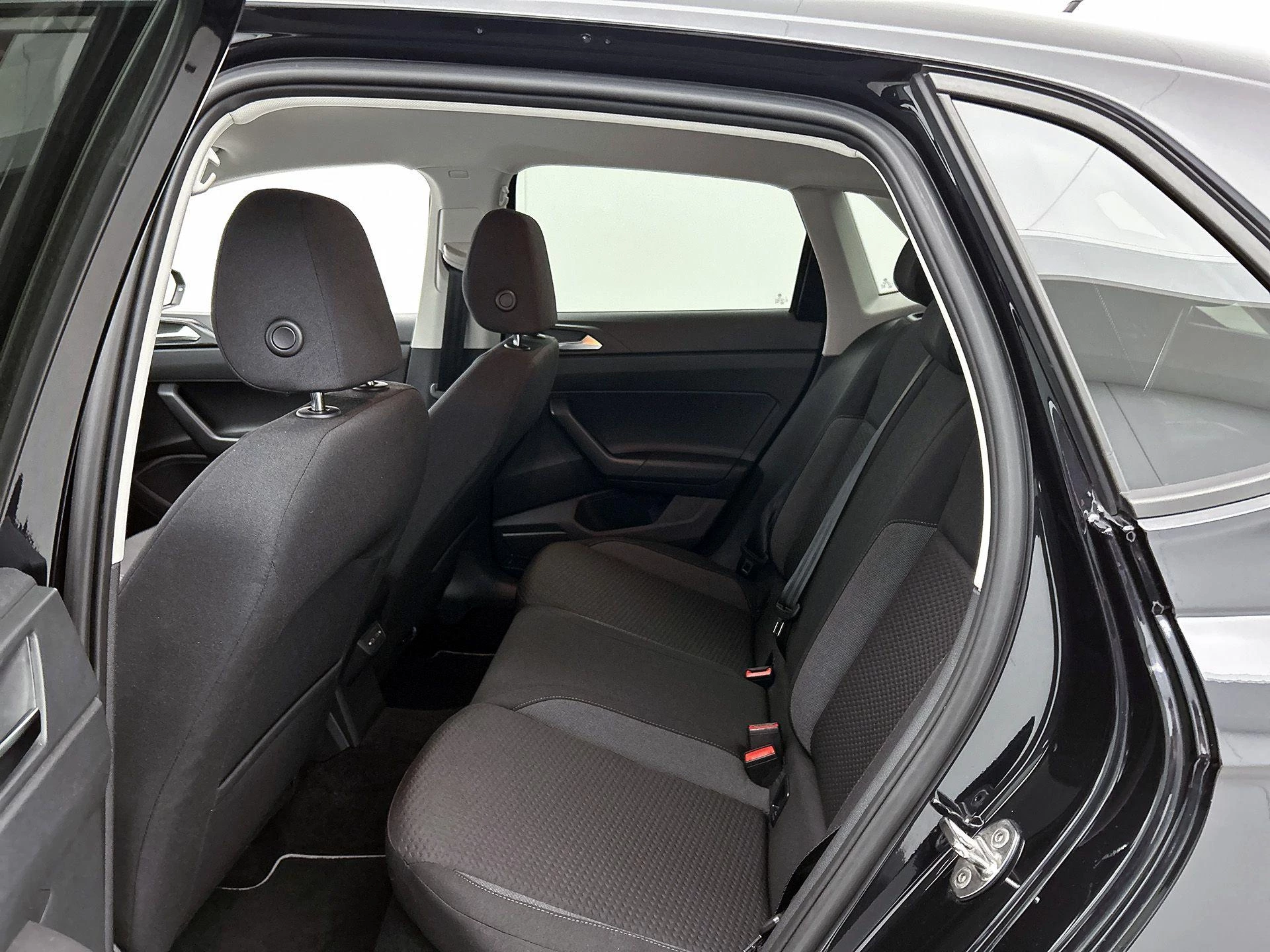 Volkswagen-Polo-image-26