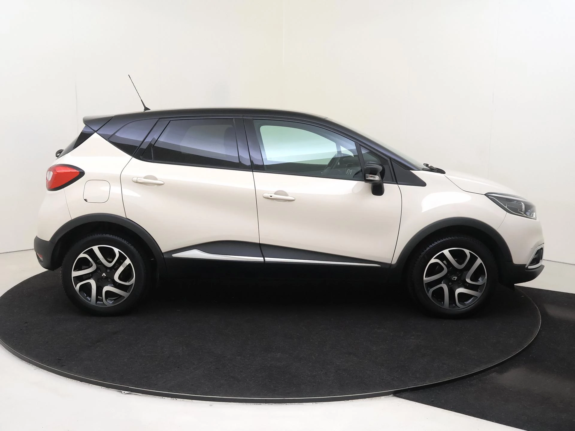 Renault-Captur-image-8