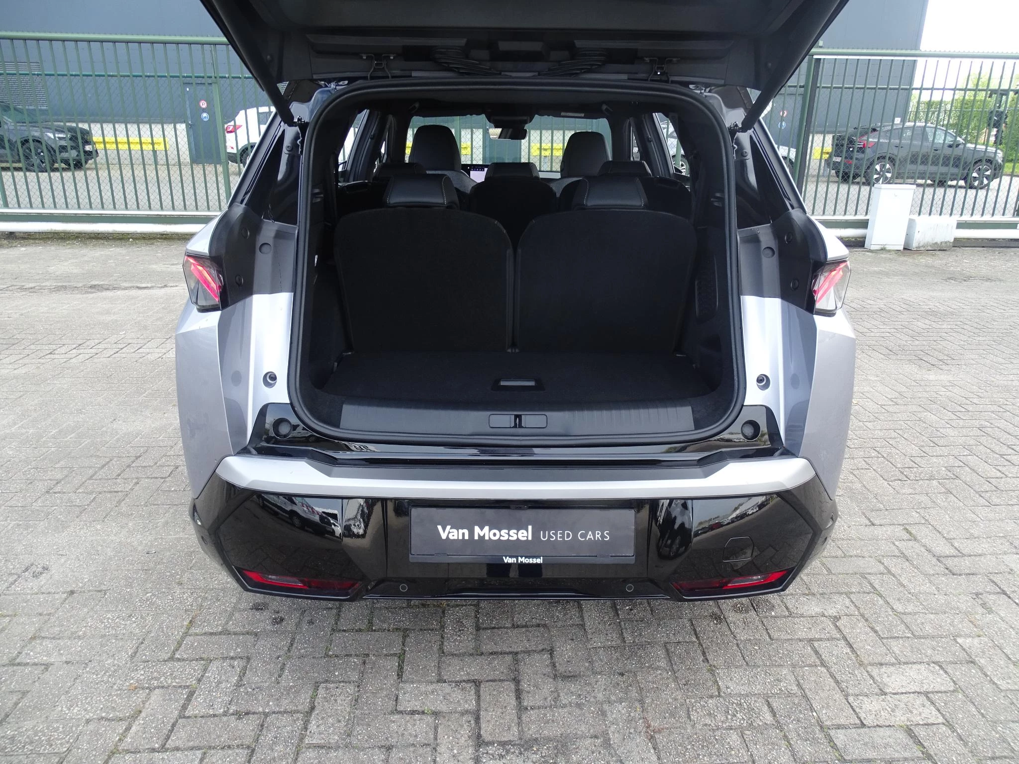 Peugeot-e-5008-image-20