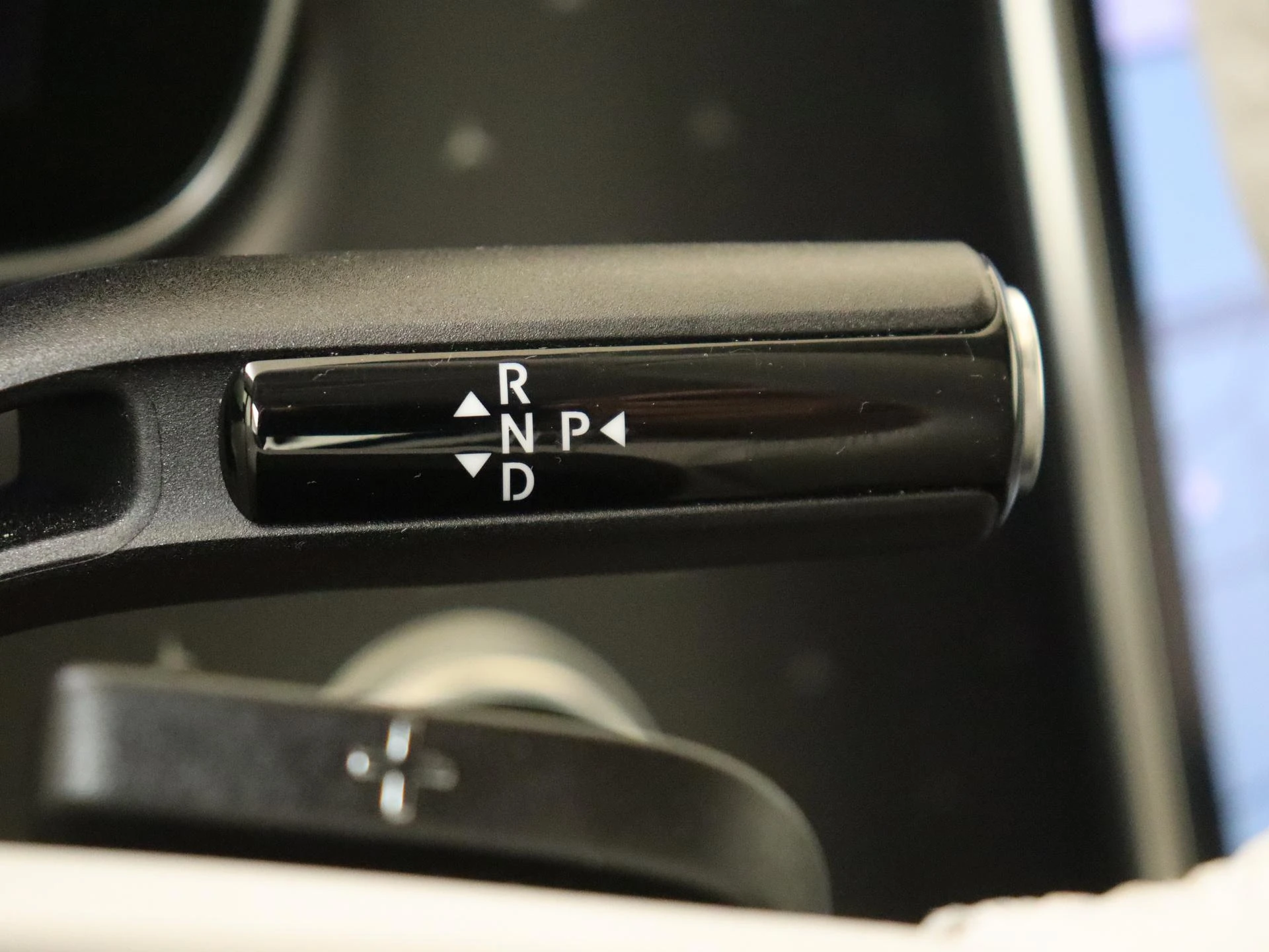 Mercedes-Benz-EQE-image-16