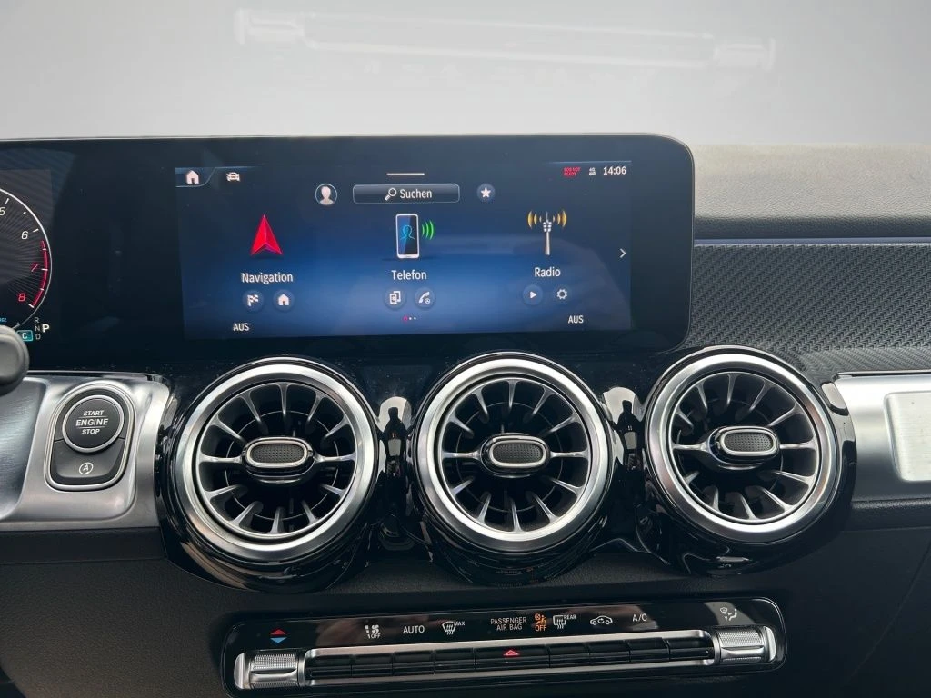 Mercedes-Benz-GLB 200-image-6
