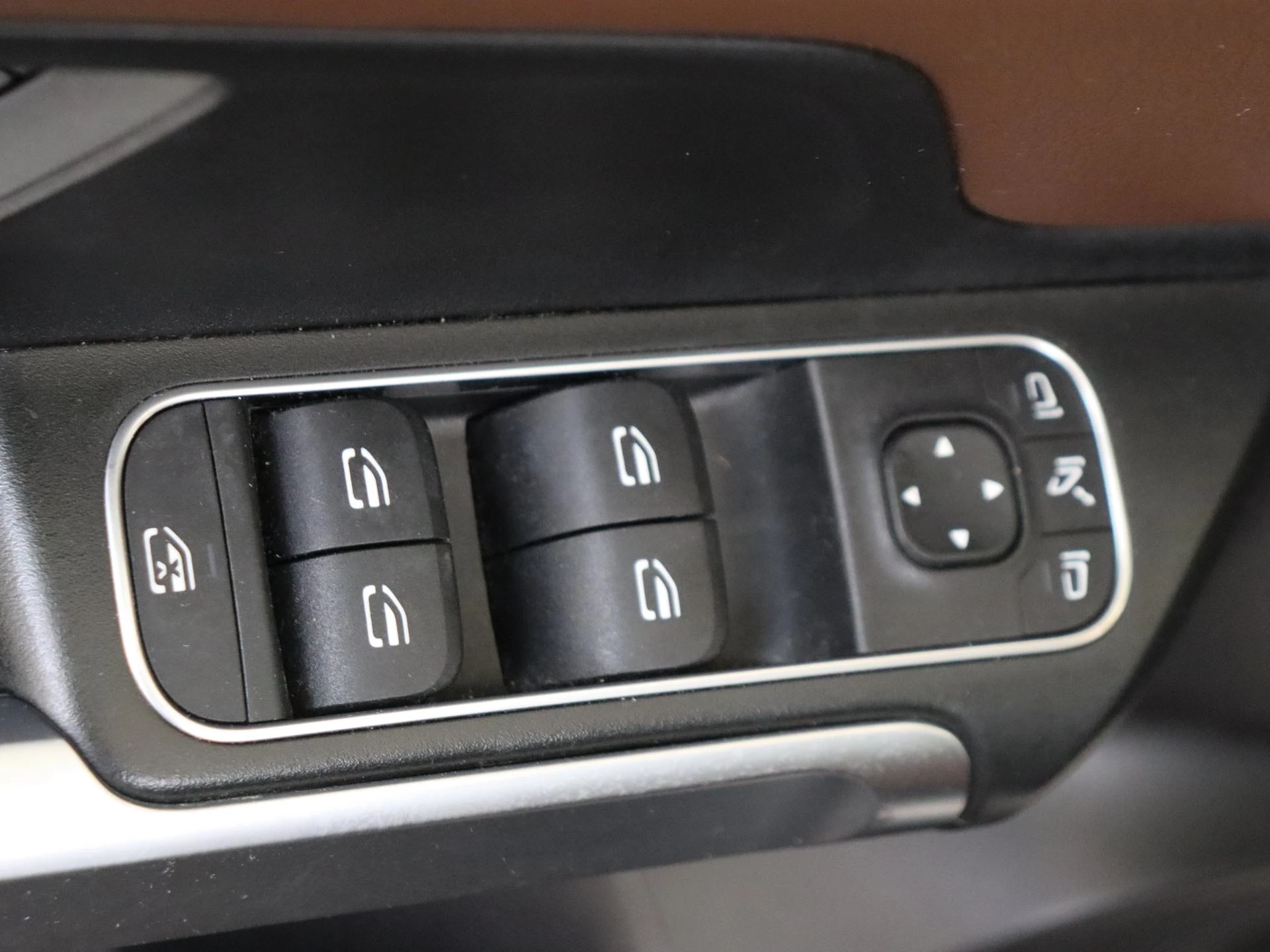 Mercedes-Benz-GLB-image-26