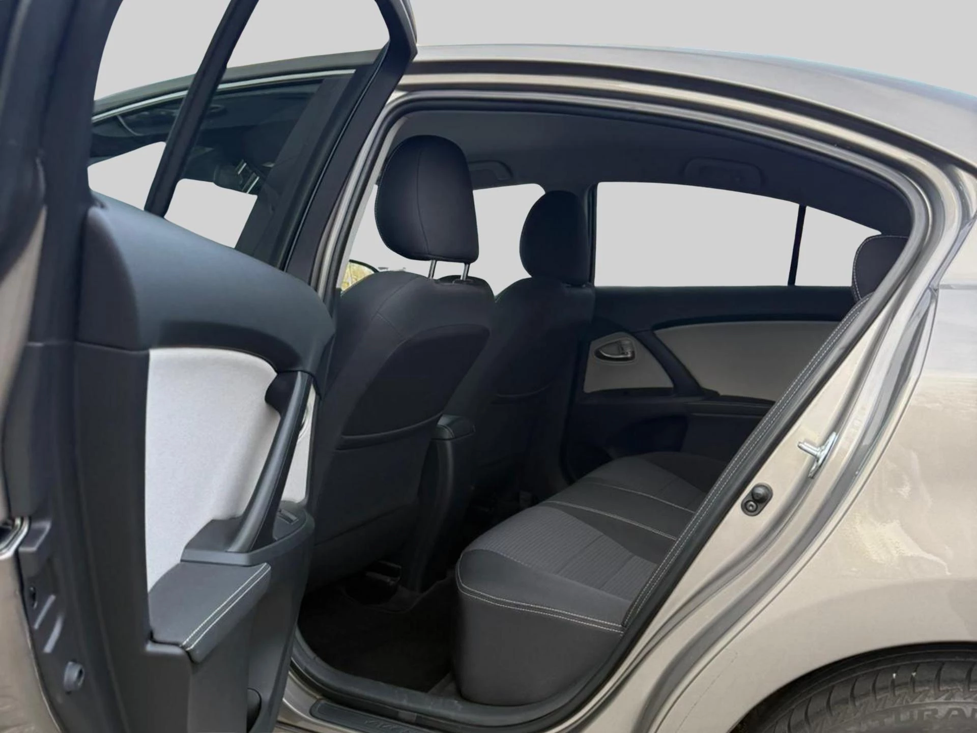 Toyota Avensis Sedan 1.8 Valvematic Multidrive S Comfort