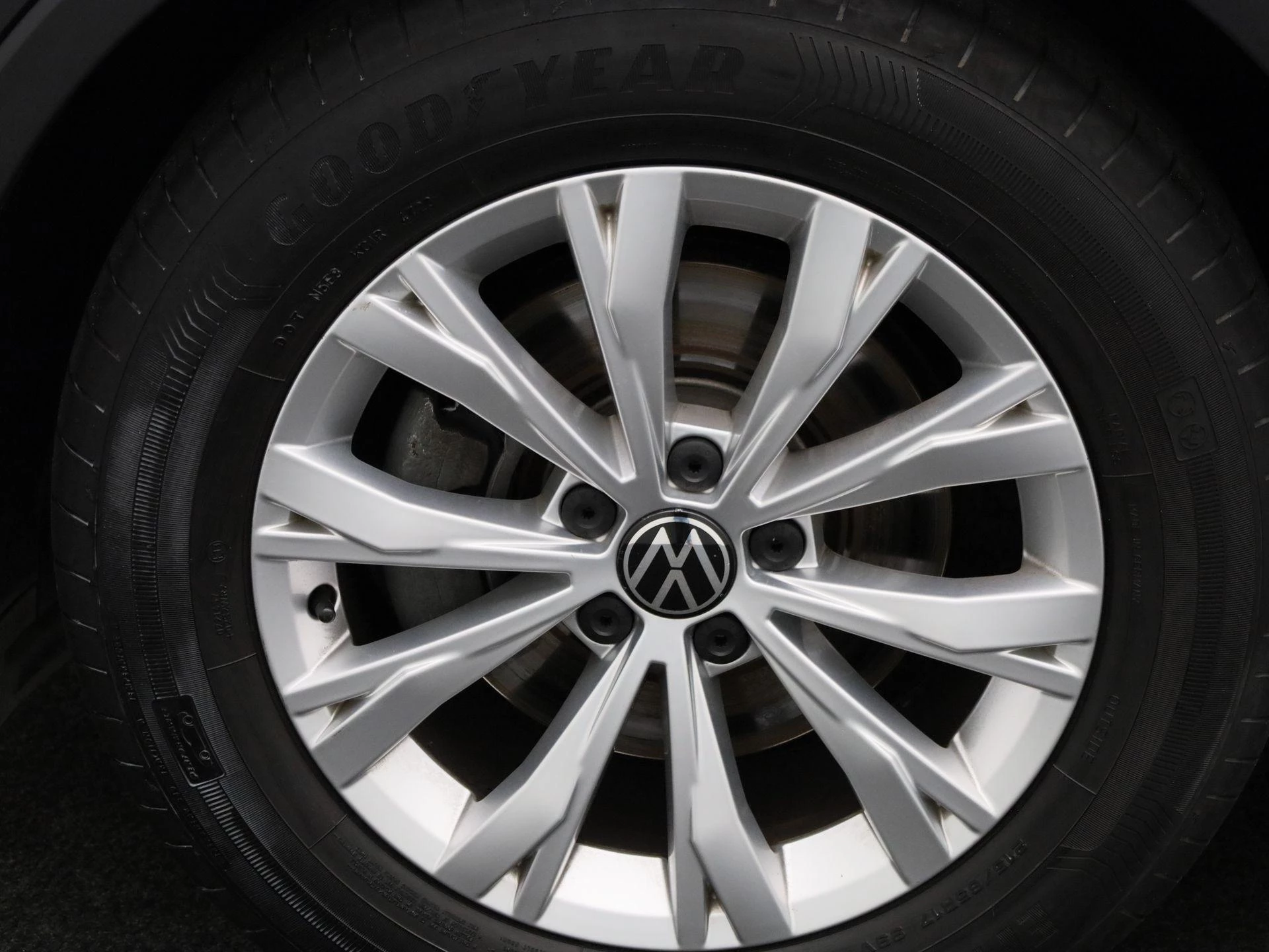 Volkswagen-Tiguan-image-14