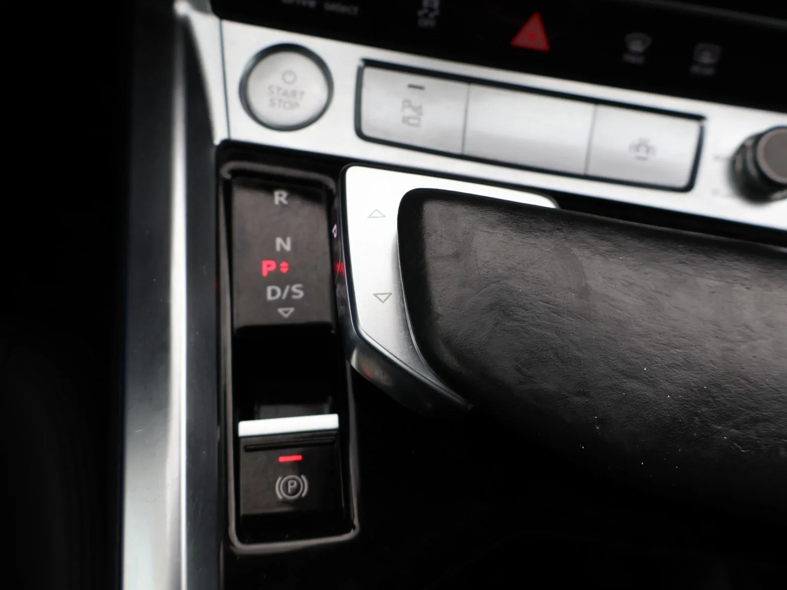 Audi e-tron Audi e-tron 50 QUATTRO 313PK *AUTOMAAT*360° CAMERA*TREKHAAK*LEDER*NAVI*CRUISE*APP*CONNECT*...*