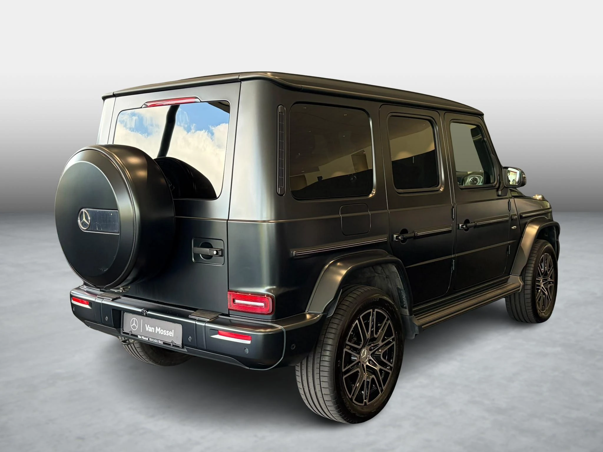 Mercedes-Benz-G-Klasse-image-3