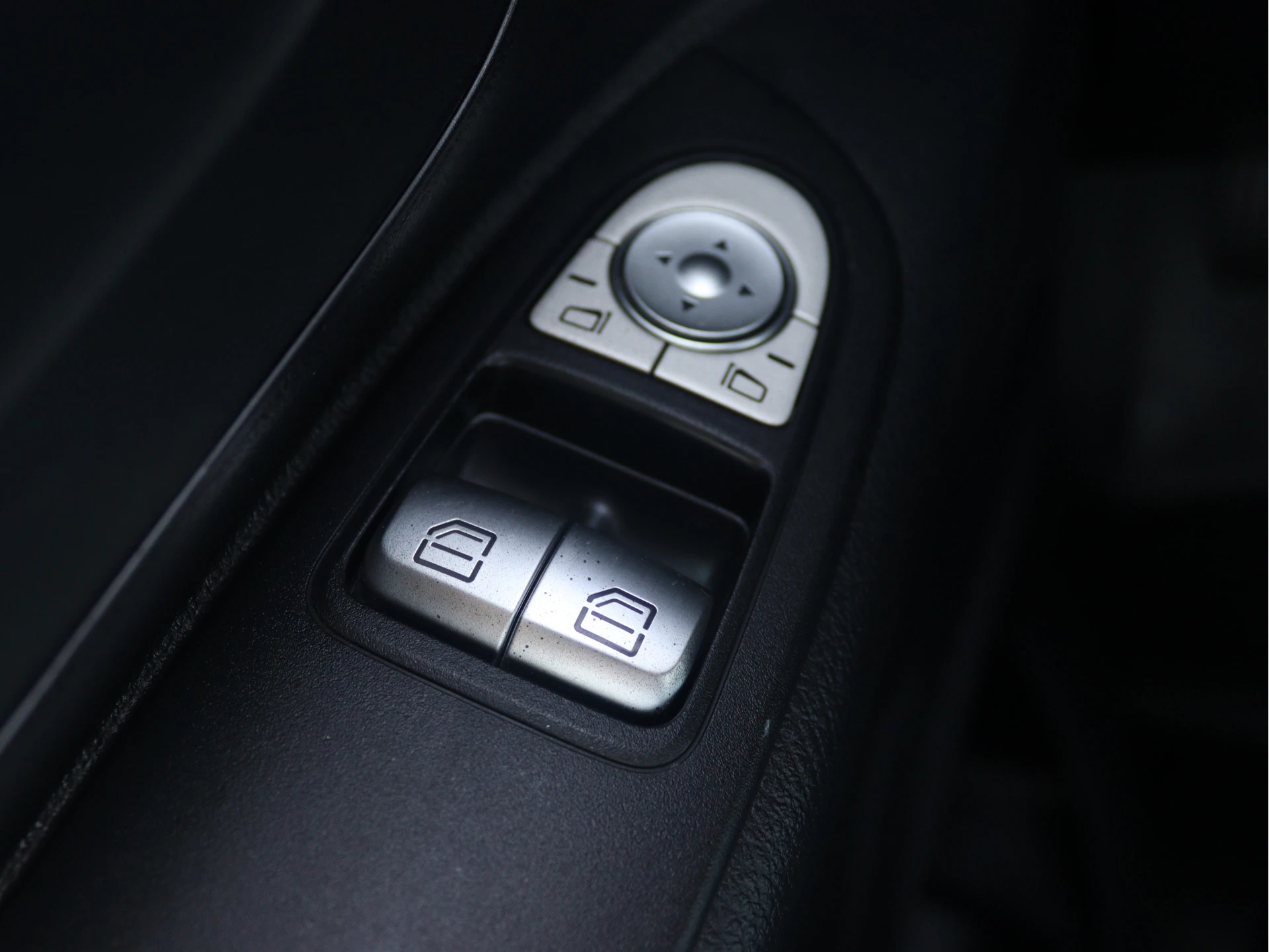 Mercedes-Benz-Vito-image-4
