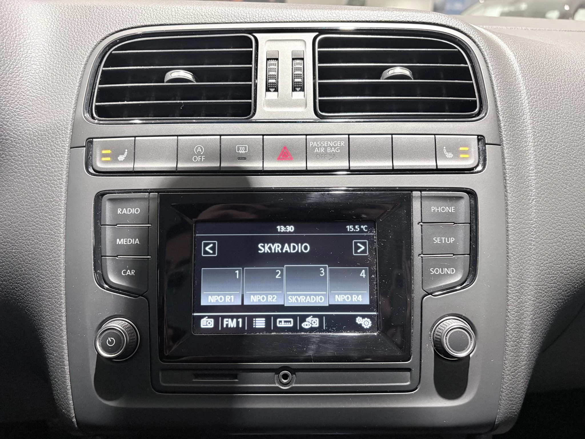 Volkswagen-Polo-image-16