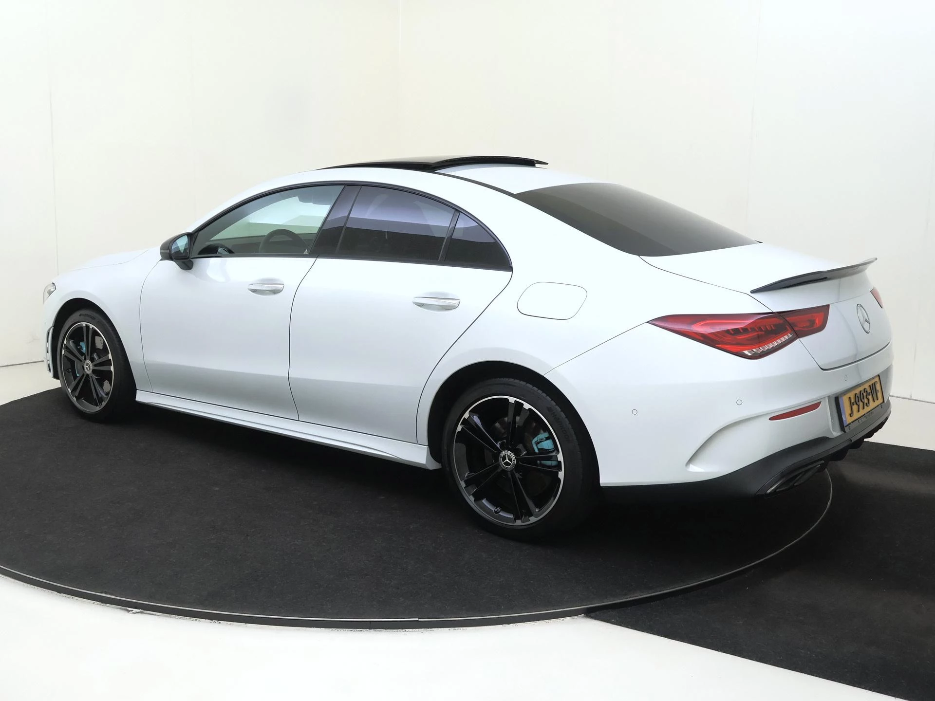 Mercedes-Benz-CLA-image-5