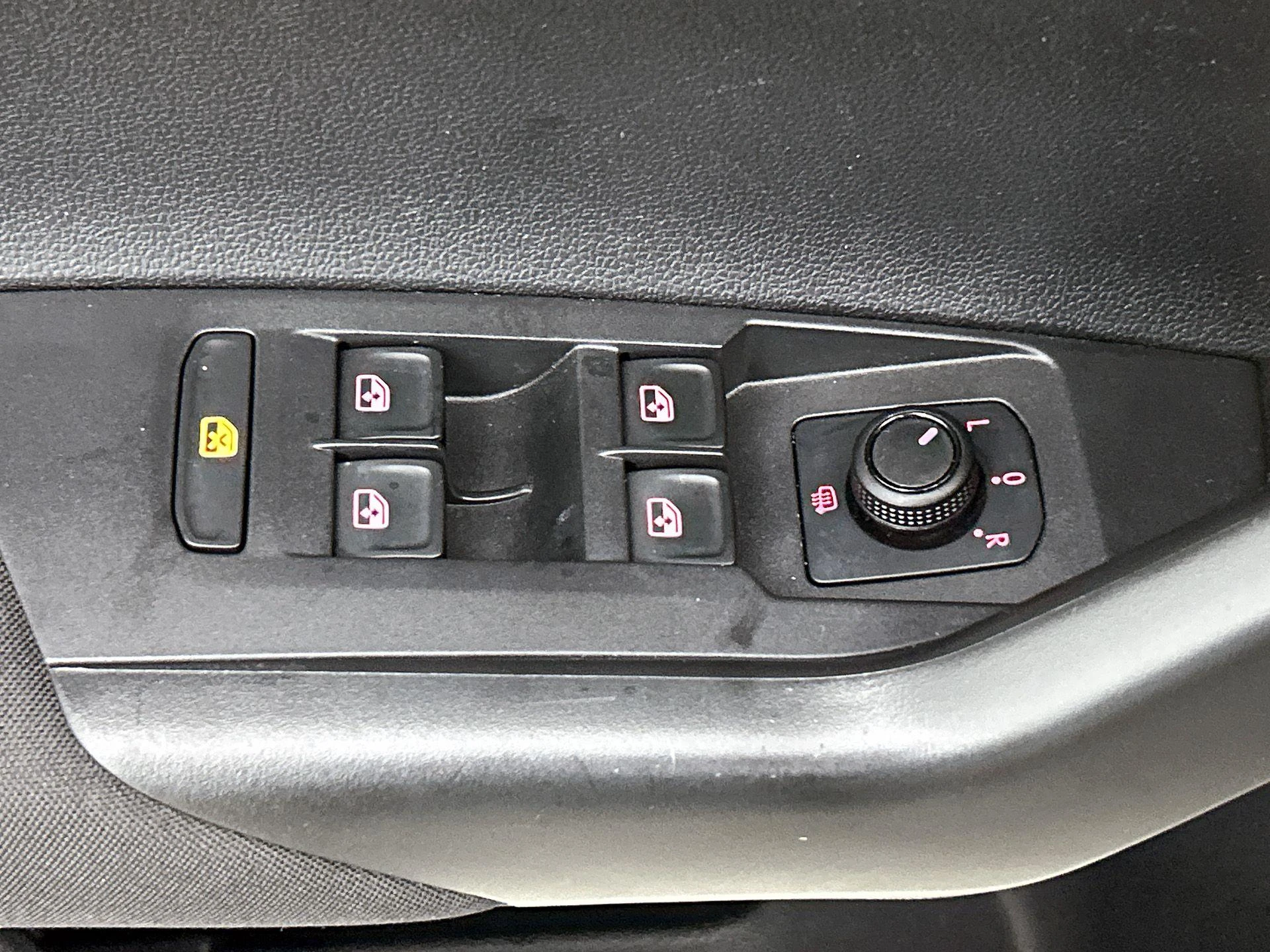 Volkswagen-Polo-image-31