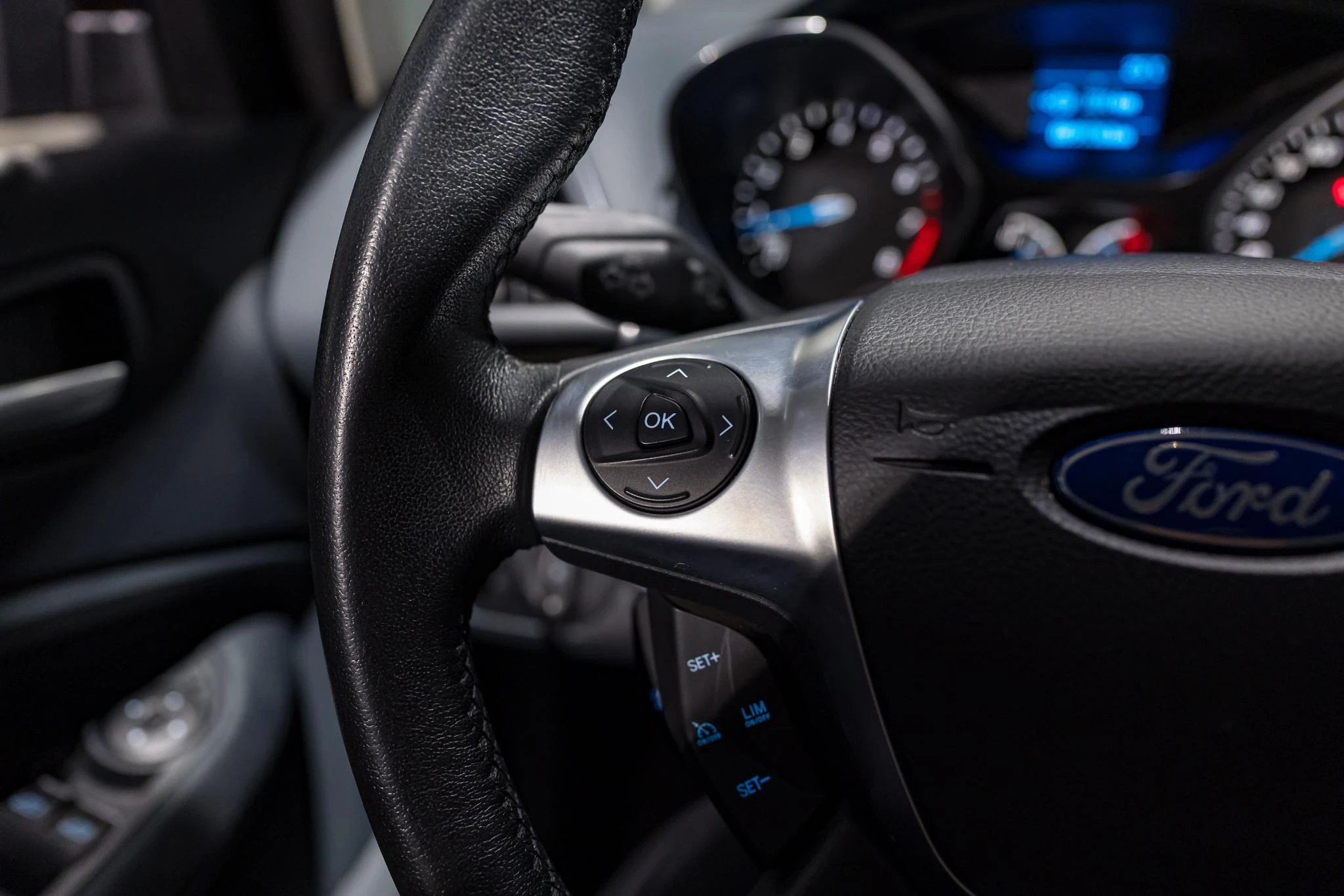 Ford-C-MAX-image-21