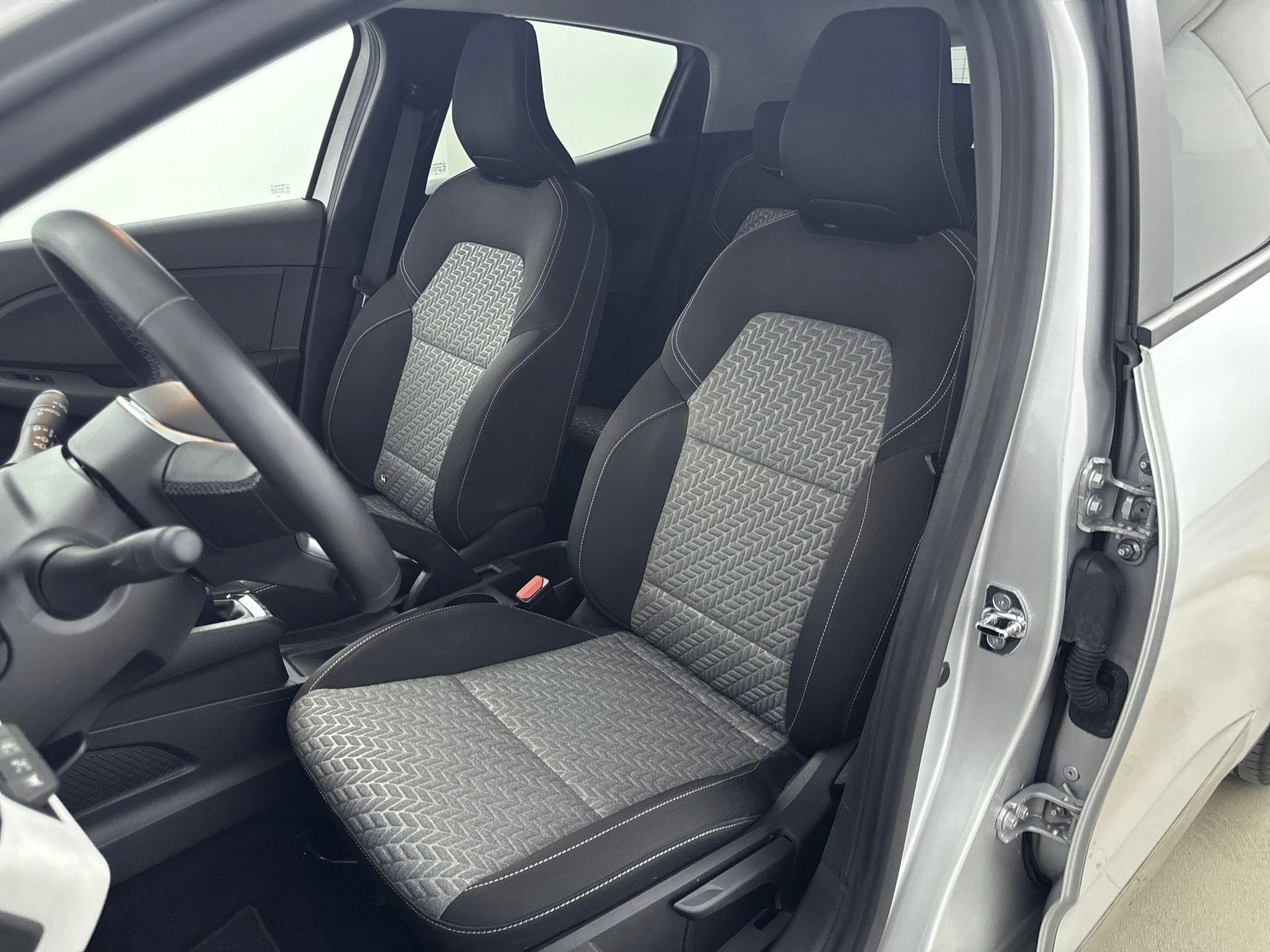 Renault-Clio-image-25