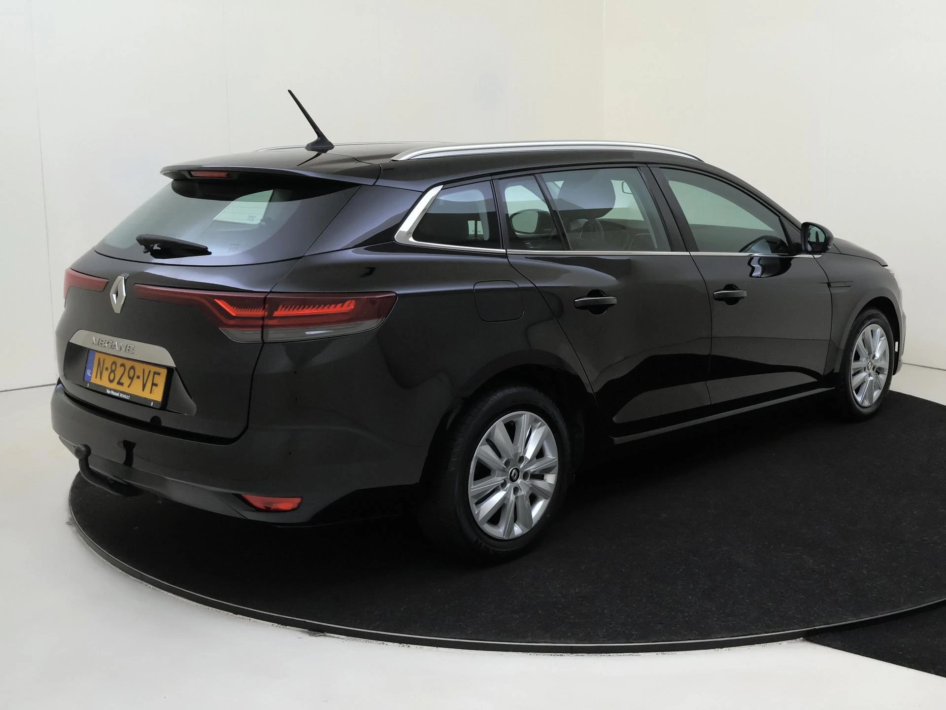 Renault-Mégane Estate-image-3