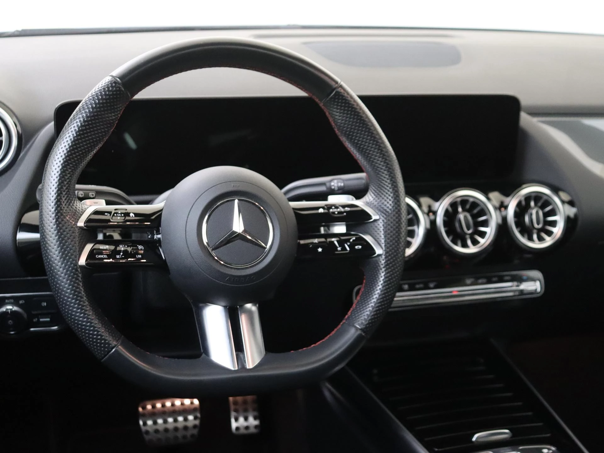 Mercedes-Benz-B-Klasse-image-12