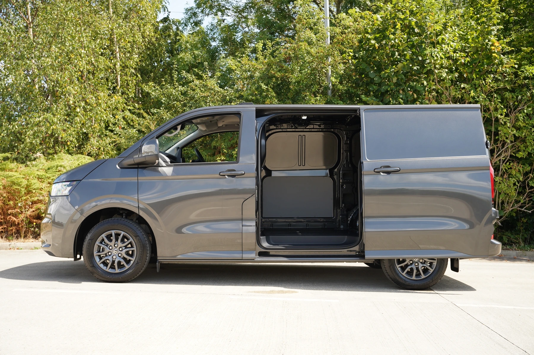 Volkswagen-Transporter-image-31