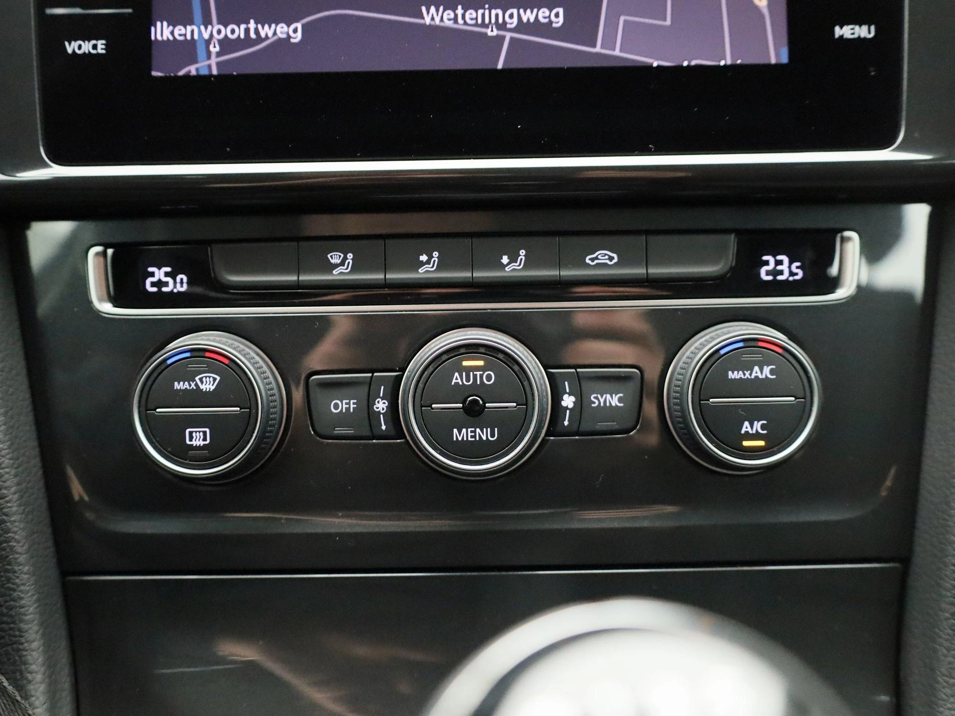 Volkswagen-Golf-image-19