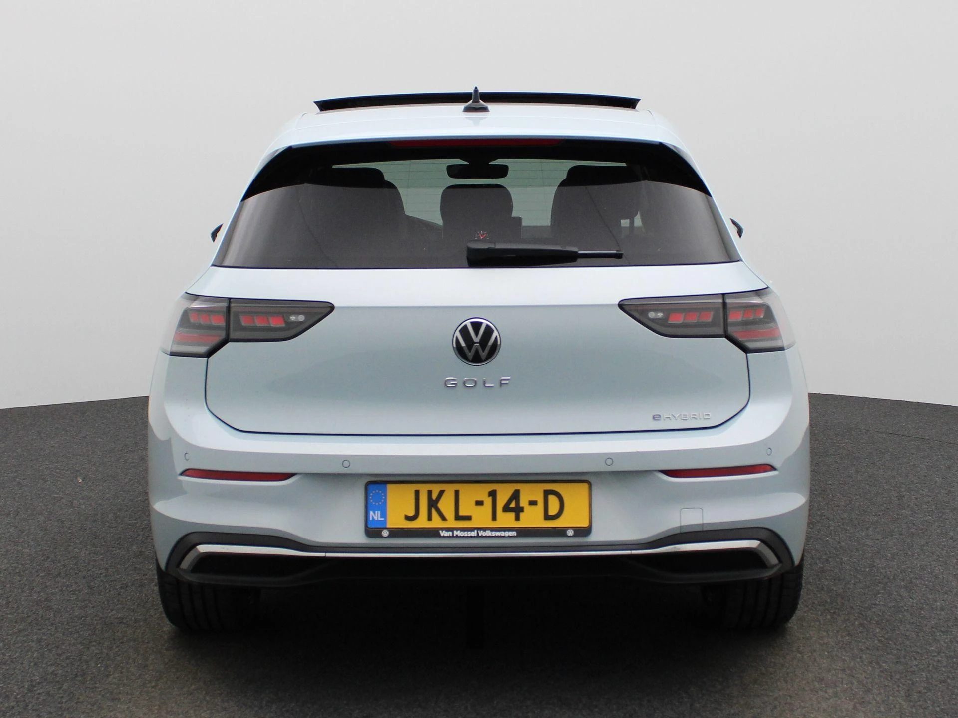 Volkswagen-Golf-image-4