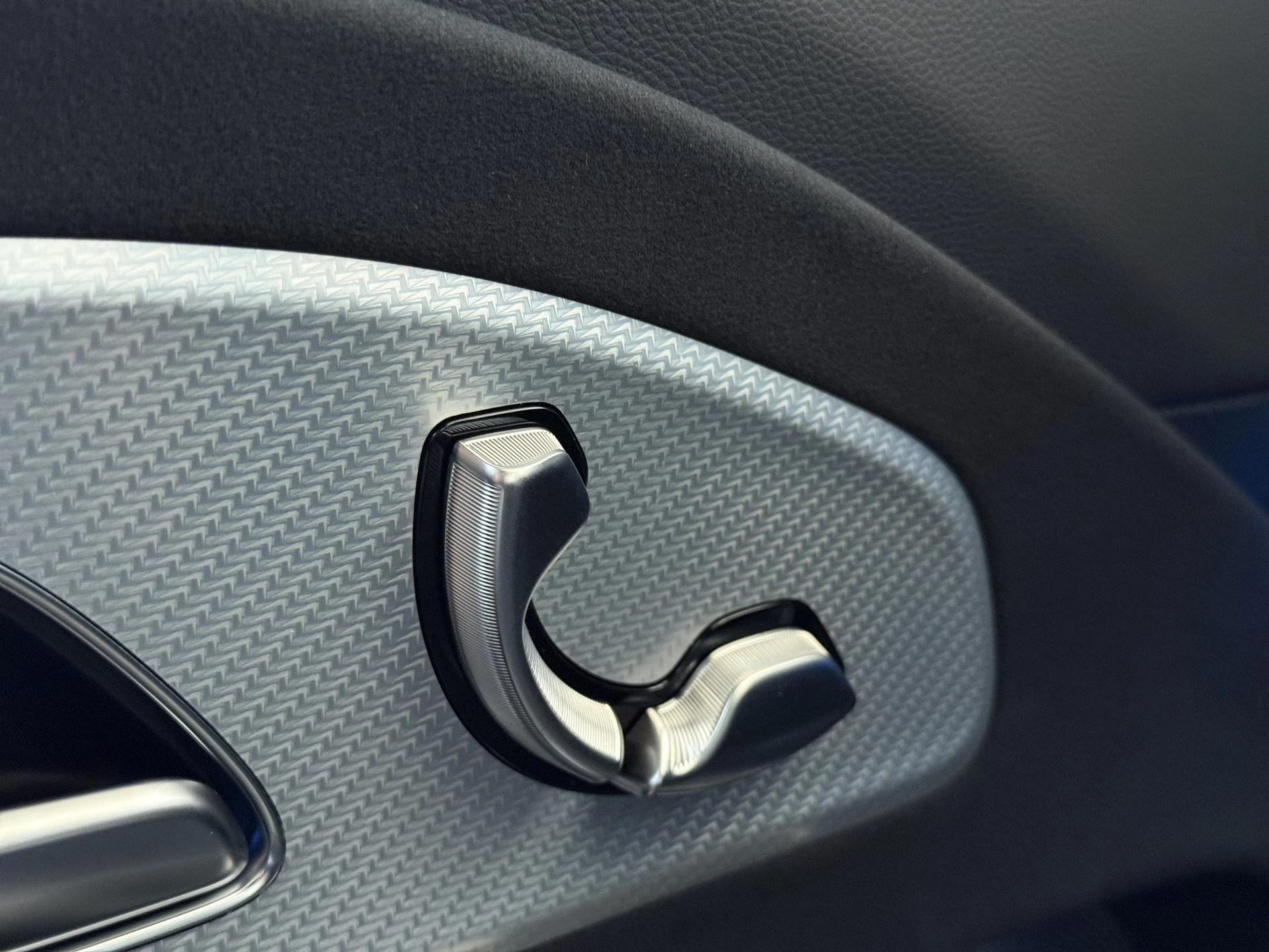 Mercedes-Benz-CLA-image-23